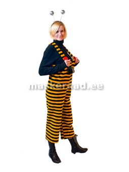 Mesilane triibulistes pükstes