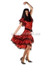 Hispaanlanna punasetäpilises flamenkokleidis