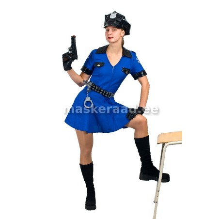 Politseitüdruk seksikas erksinises kleidis