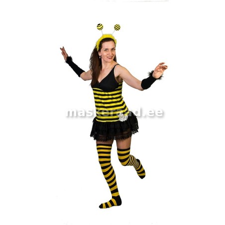 Mesilane triibulises minikleidis