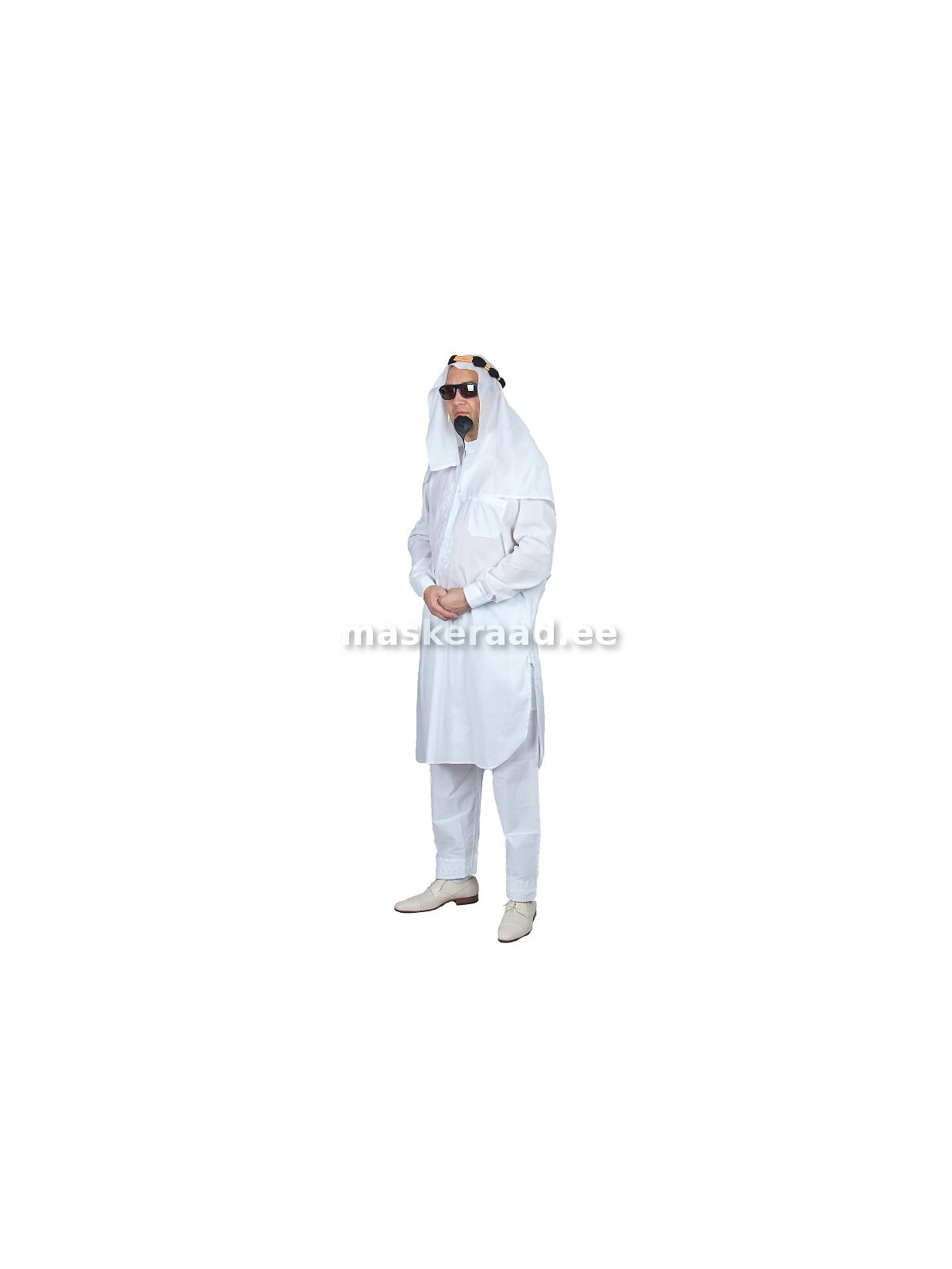 An Arab in a white tuunikas