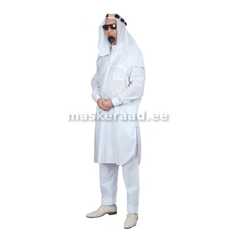 An Arab in a white tuunikas