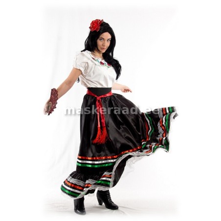 Mehhiko neiu kirevate paeltega atlasseelikus