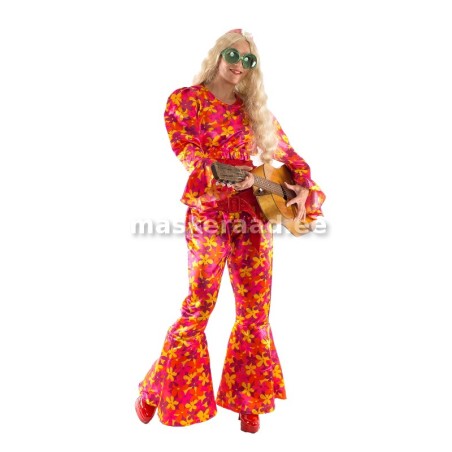 70-ndad hipi punaselillelises atlaskostüümis