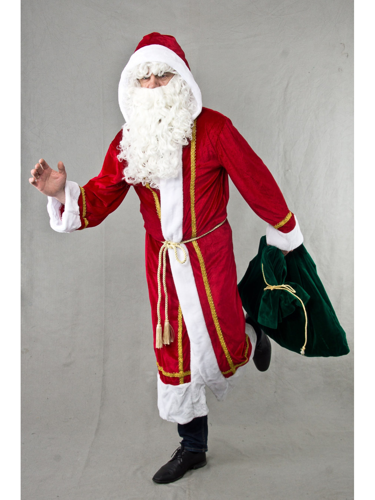 Jõuluvana kapuutsi ja kudsete kaunistustega