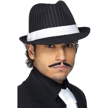 Gangsteri kaabu valge paelaga