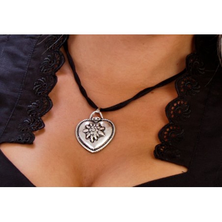 Baieri naiste kaelaehe süda