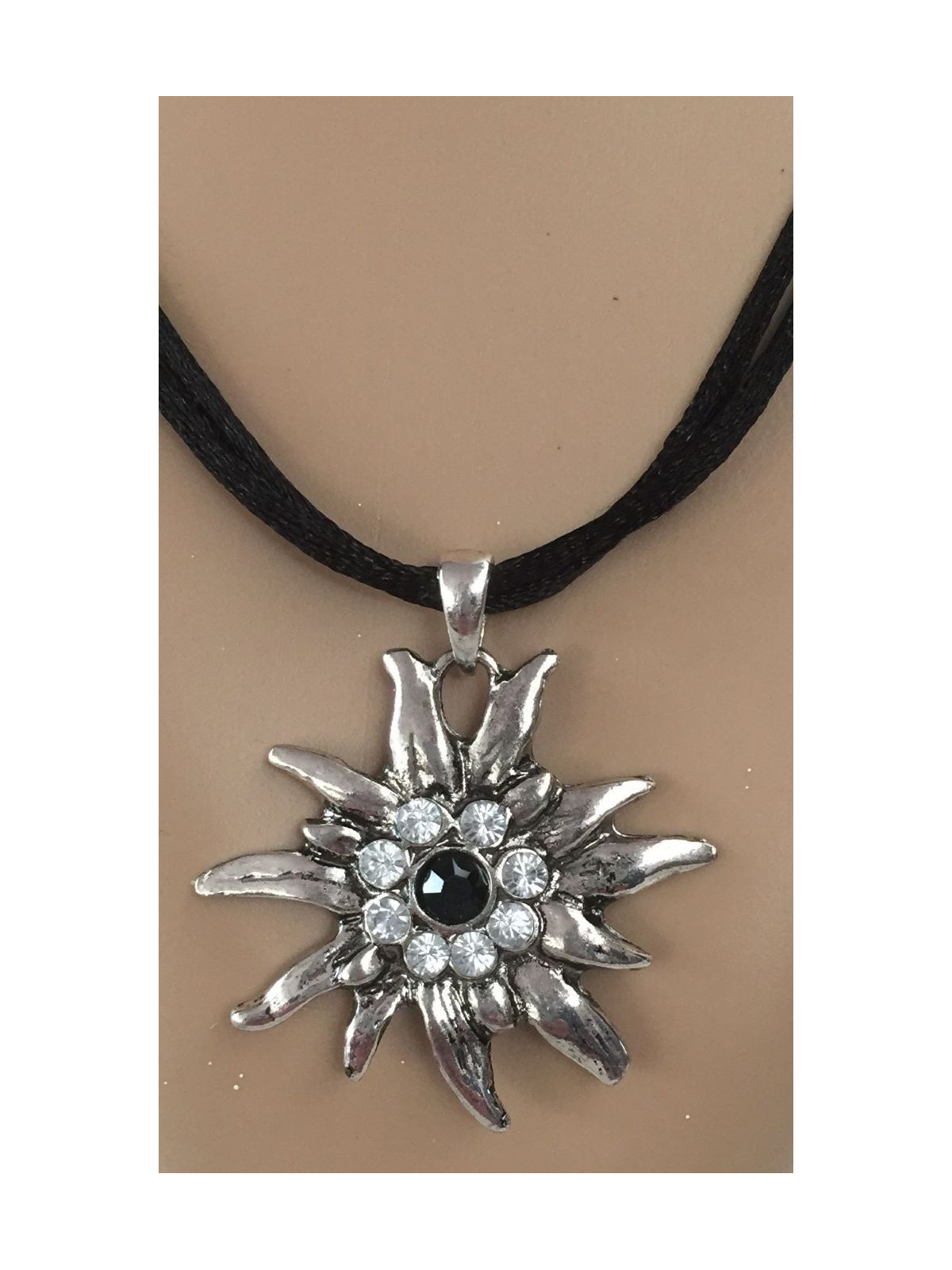 Baieri naise kaelaehe edelweiss