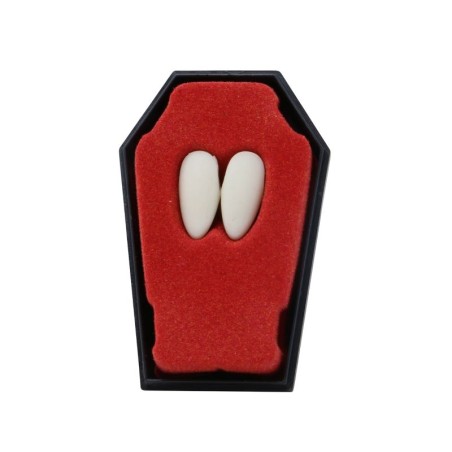 Dracula kihvad kirstukeses