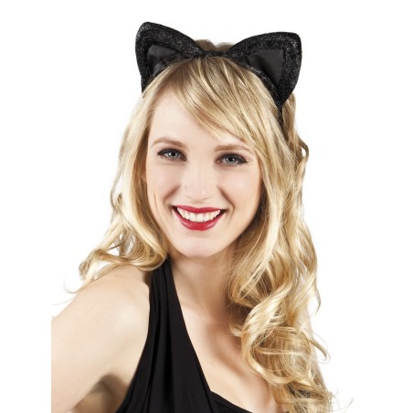 Sametist kassi kõrvad peavõrul