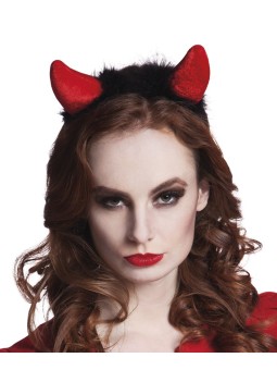 Punased sametised sarvekesed peavõrul