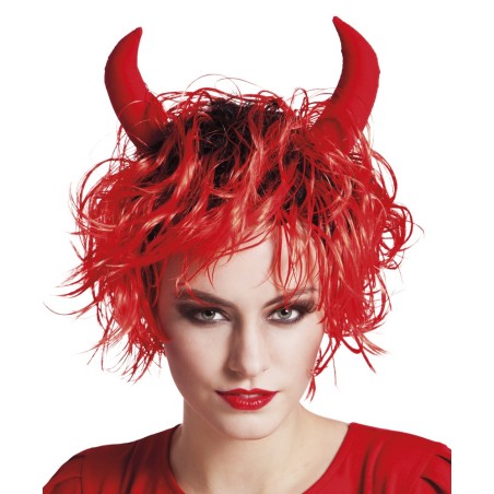 Nõia sassis punane parukas sarvedega