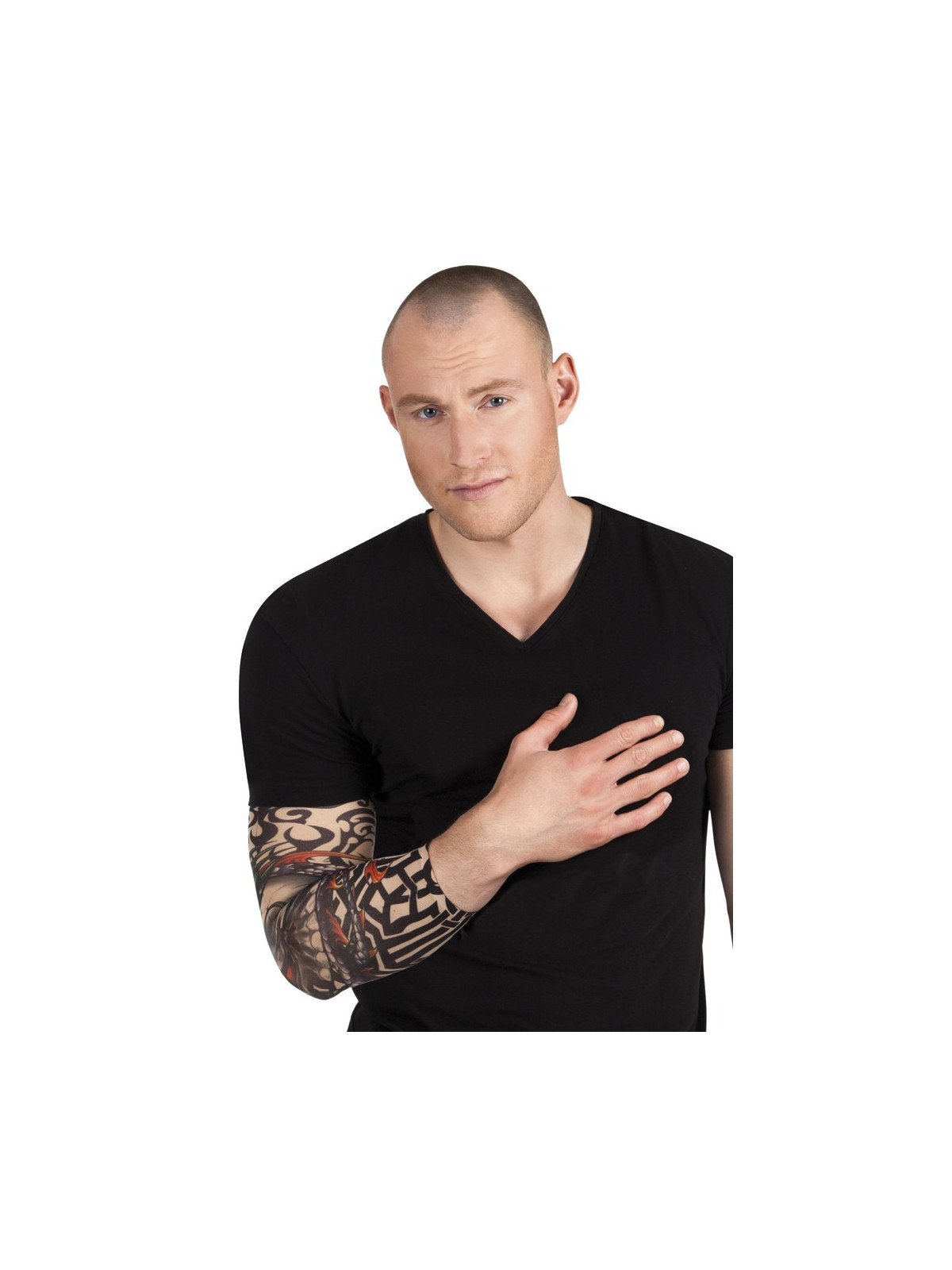 Tatoveeritud käis pealuu pildiga