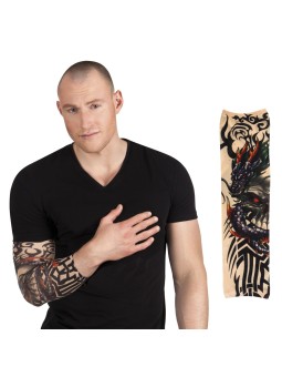 Tatoveeritud käis pealuu pildiga