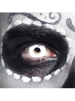 UV pimedas helendavad läätsed