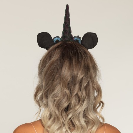 Tumedate jõudude ükssarvik peaehe