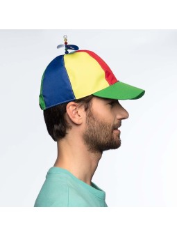 Värviline nokamüts propelleriga