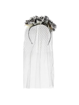 Zombi pealuud lilledega ja looriga peavõrul